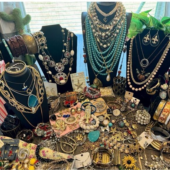 ⚜️ 2 LB Vtg Mod Retro Fashion & Fine Jewelry Lots – MOSTLY Wearable & Repair ⚜️ - Picture 8 of 9